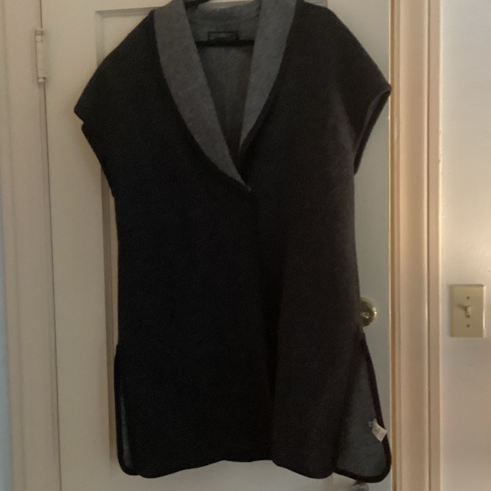 Beautiful Peruvian Connection coat which is sized m/l.